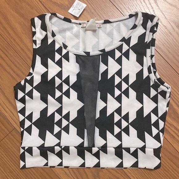 Top 10 women’s geographic print mesh insert crop top black white size S~M - Picture 8 of 9